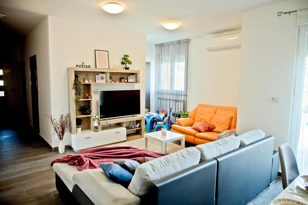 Apartment Kris Pula 0*,  Croatia